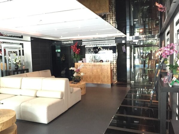 Reception - Park Royal 2 By Homelicious Hospitality (Pattaya)