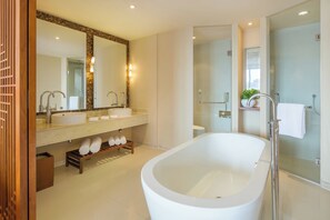 Free toiletries, hair dryer, bathrobes, slippers - Huayu Resort & Spa Yalong Bay Sanya (Sanya)