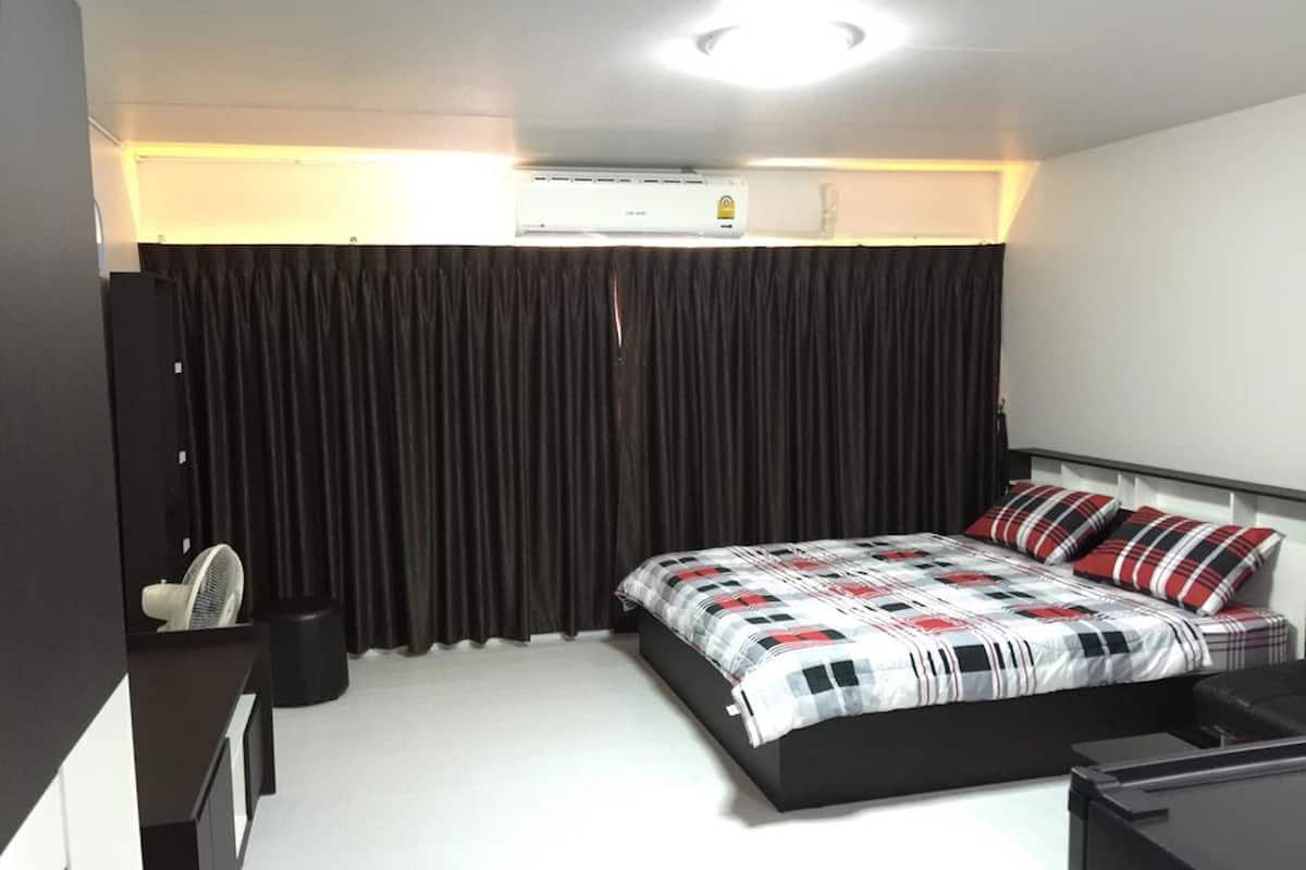Standard Double Room | Desk, soundproofing, bed sheets