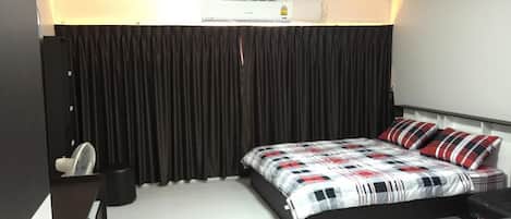 Phòng đôi Tiêu chuẩn | Bàn, phòng cách âm, bộ trải giường