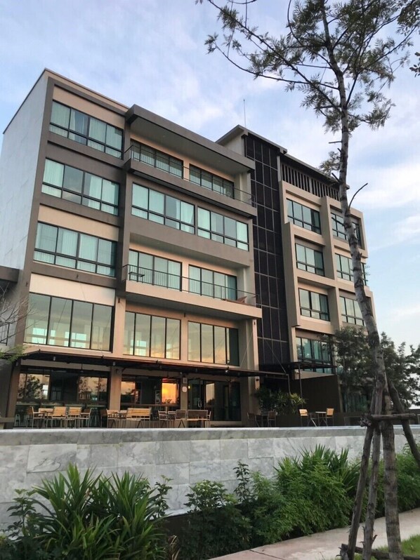 Executive Suite, 1 Bedroom, Pool View, Overwater | Garden view - The Residence Thepkanjana (Krathum Baen)