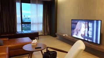 Executive Suite, 1 Bedroom, Pool View, Overwater | Desk, free WiFi