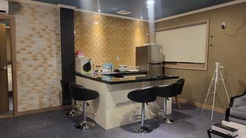 Royal Suite (Cooking, Netflix, Styler, Airpurifier) | Private kitchen