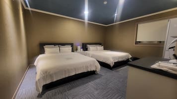 Suite Room (Include Caravan, BBQ available, Free Netflix, Styler, Air purifier, Cooking) | Individually decorated, individually furnished, desk, laptop workspace