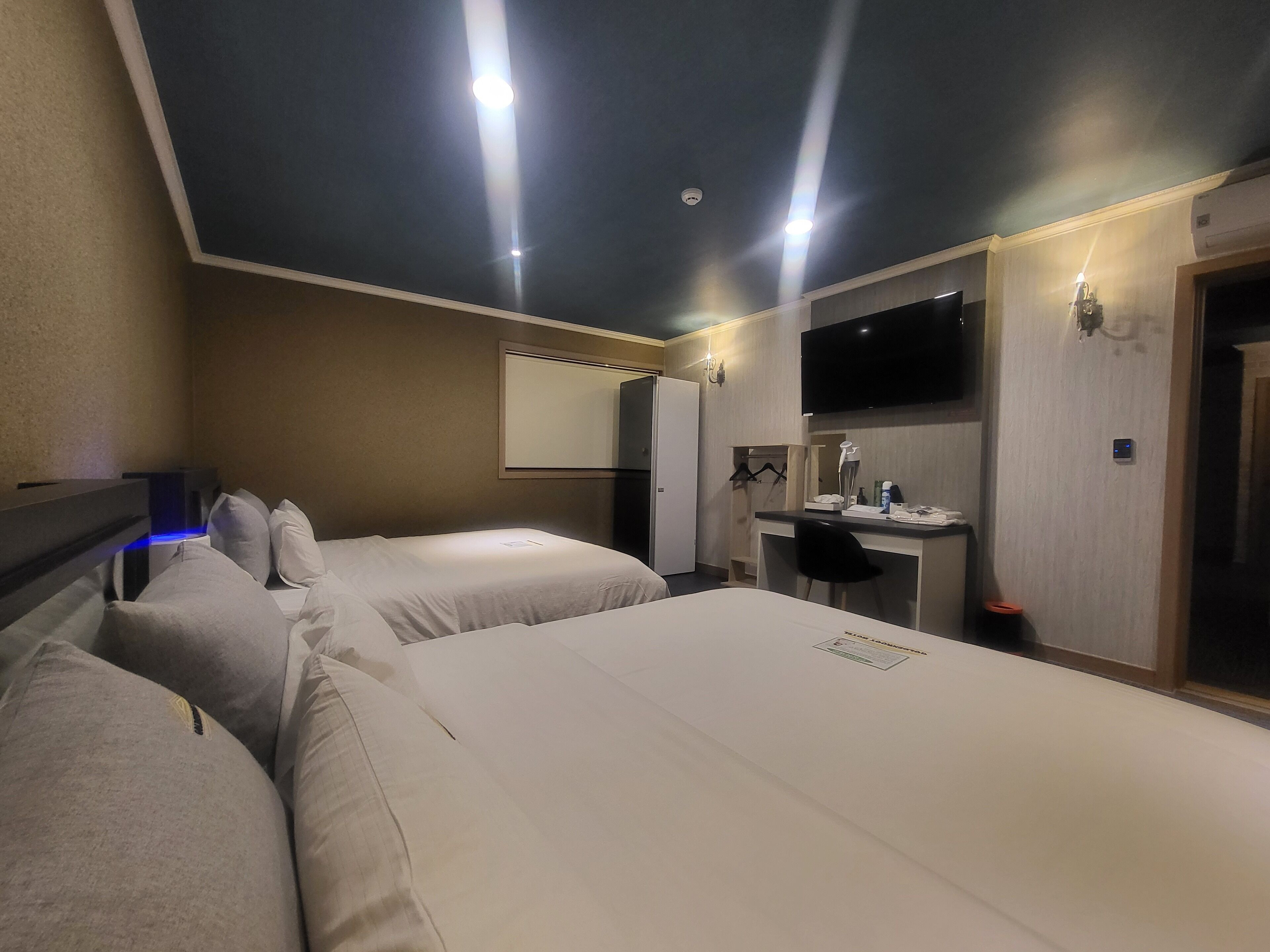 royal suite (cooking, netflix, styler, airpurifier) | individually decorated, individually furnished, desk, laptop workspace