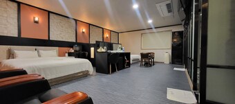 GoldenRoot Hotel in Gimhae