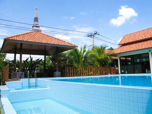 Outdoor pool - Primrose Place (Bangkok)