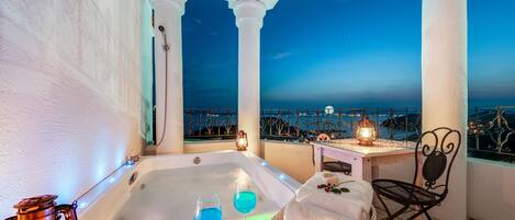 Kamer, bubbelbad (Cypress /Spa in winter, contact hotel) | Uitzicht vanuit de kamer