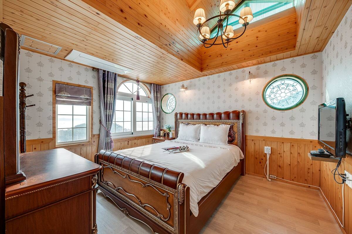 Chambre, baignoire à jets (Cypress /Spa in winter, contact hotel) | Literie de qualité, accès au Wi-Fi (inclus)