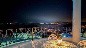 Room, Jetted Tub (Mediterranean/outdoor tub in winter, contact) | Terrace/patio