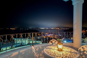 Phòng, bồn tắm thủy lực (Mediterranean/Spa in winter, contact) | Hiên