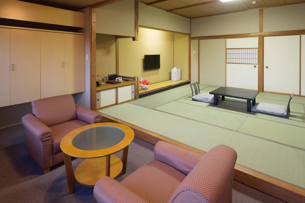 in-room safe, desk, free wifi, bed sheets