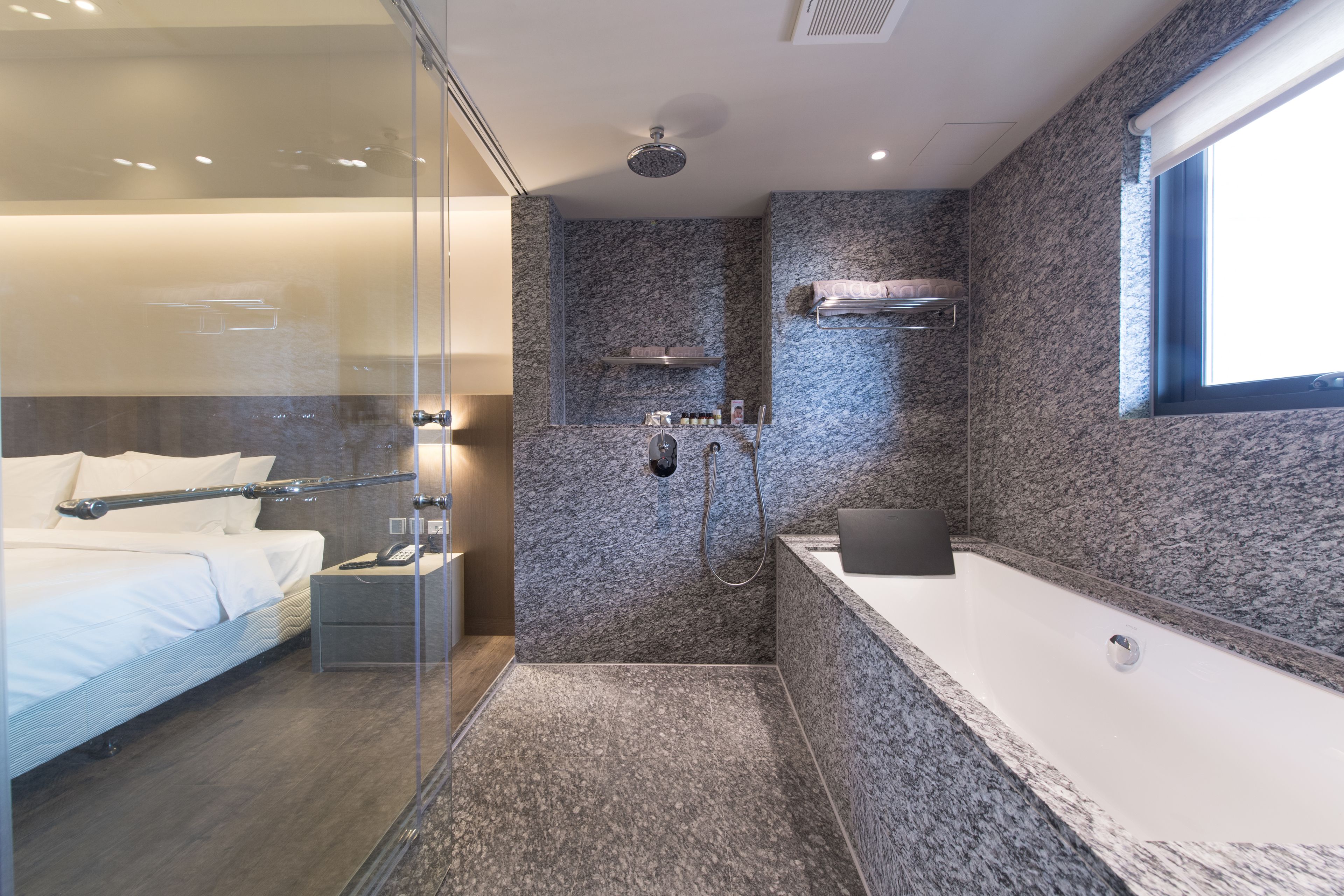 deluxe double room, ocean view | bathroom | shower, hydromassage showerhead, hair dryer, towels