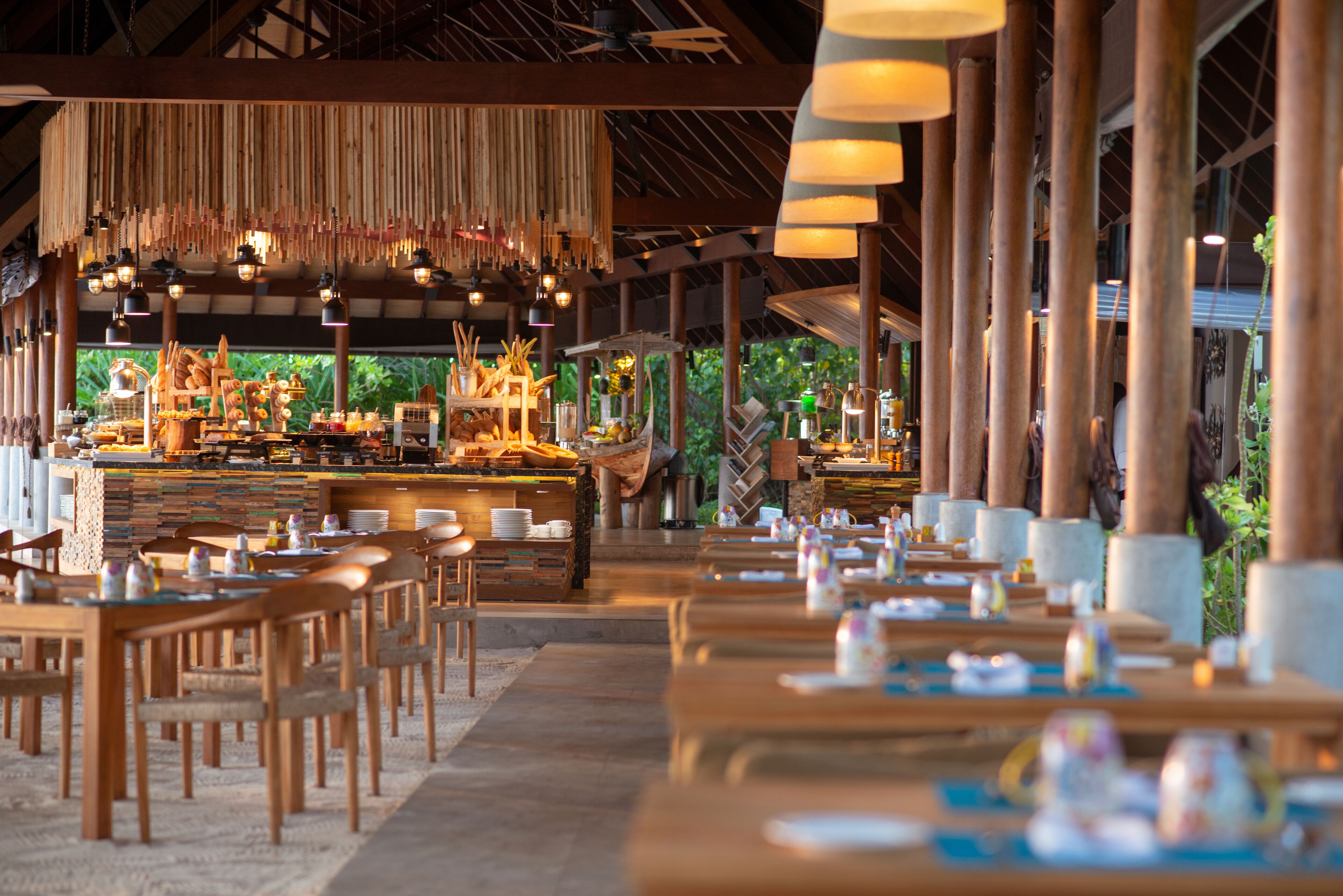 2 restaurants, lunch, dinner served; asian cuisine