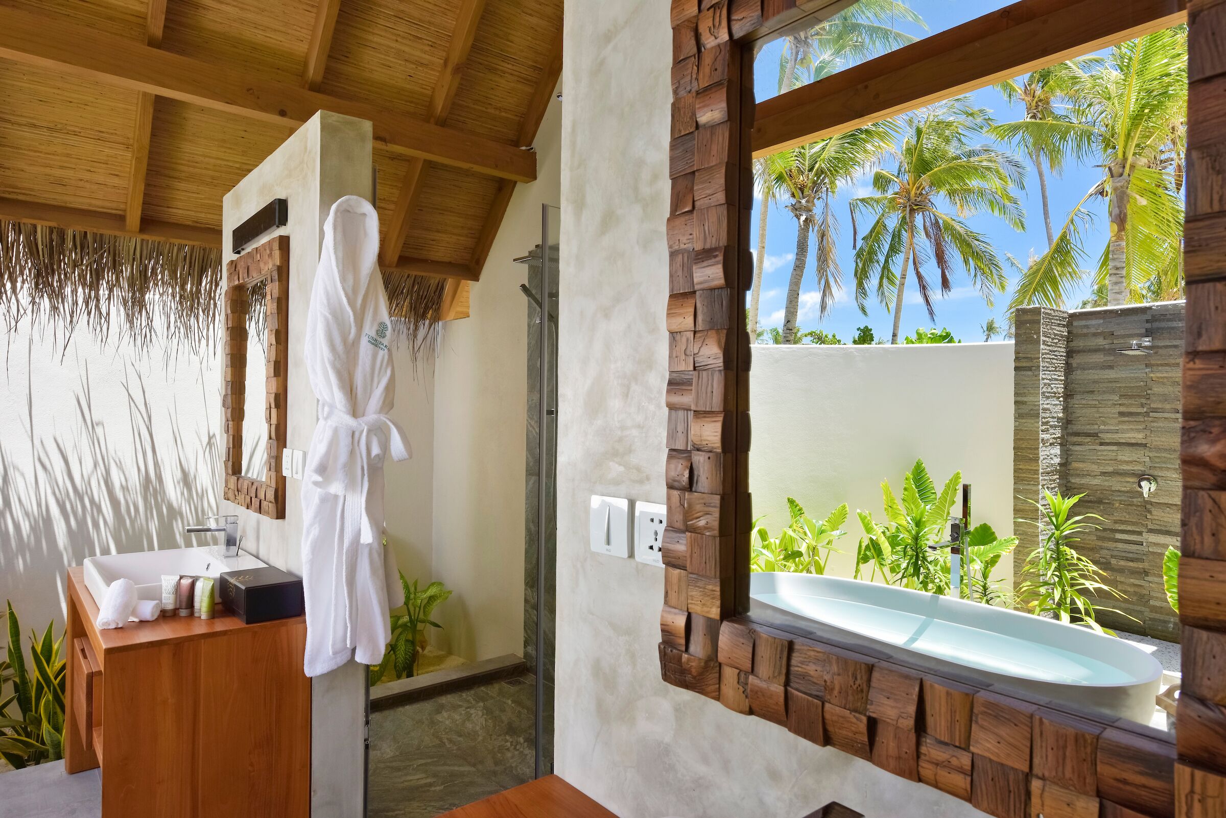 separate bathtub and shower, rainfall showerhead, free toiletries