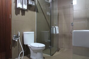 Suihku, ilmaiset hygieniatuotteet, pyyhkeet