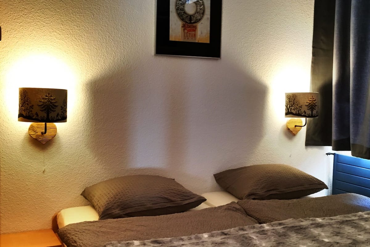 2 bedrooms, desk, free cots/infant beds, free wifi