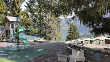 Children’s play area – outdoor