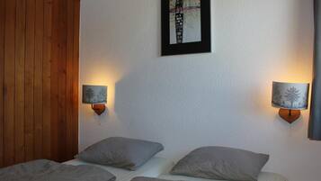 2 chambres, bureau, lits bébé (gratuits), Wi-Fi gratuit