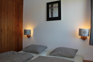 2 chambres, bureau, lits bébé (gratuits), Wi-Fi gratuit