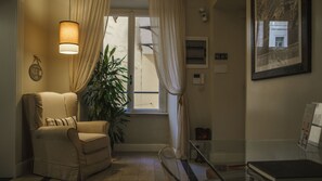 Flat-screen TV, pay films