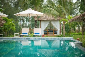 Outdoor pool, pool umbrellas, sun loungers