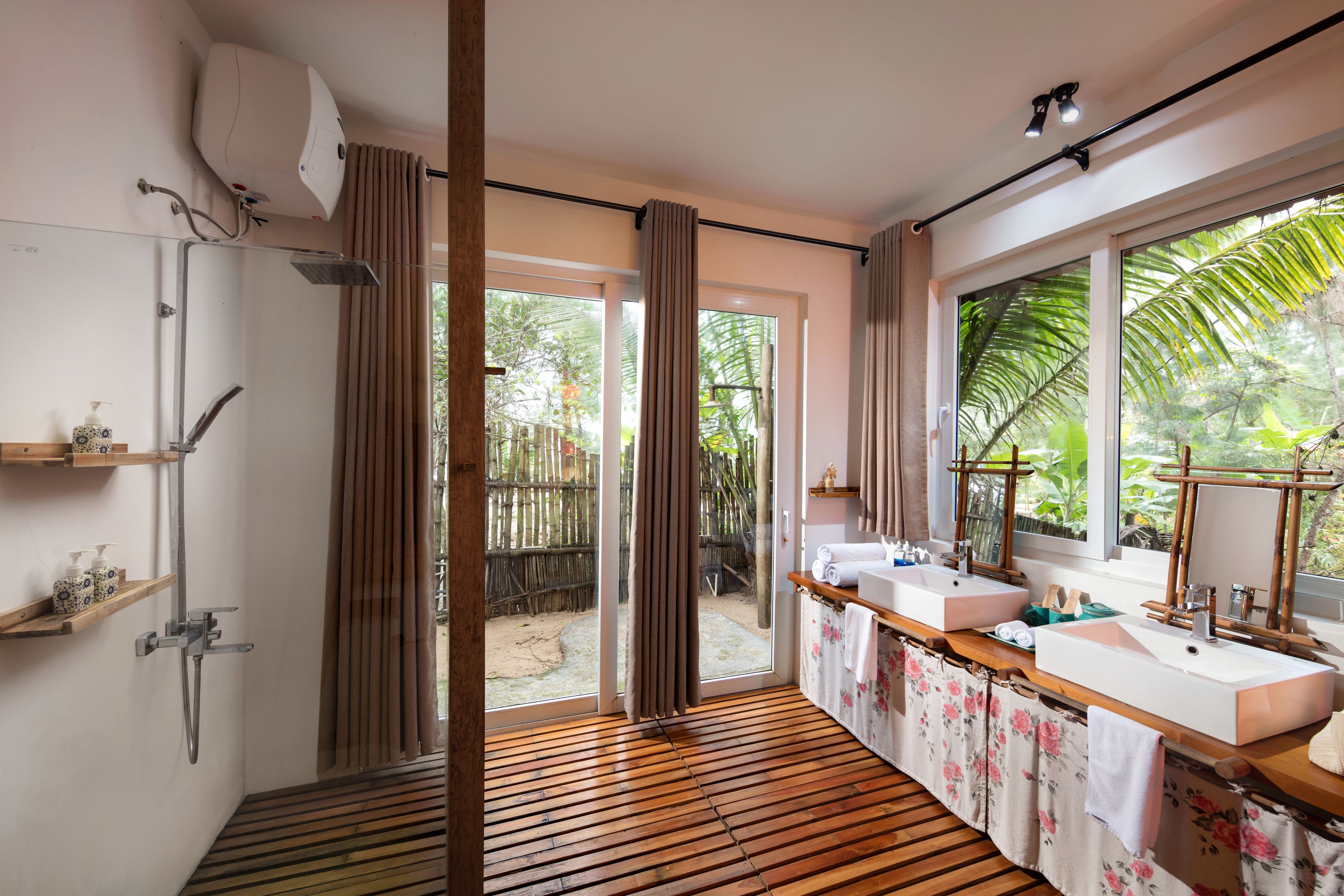 villa, 3 bedrooms | bathroom | free toiletries, hair dryer, bathrobes, slippers