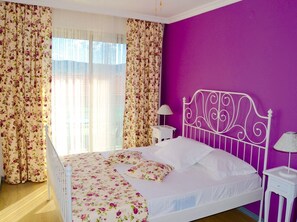 2 bedrooms, desk, iron/ironing board, free WiFi - Eleven Suites (Cesme)