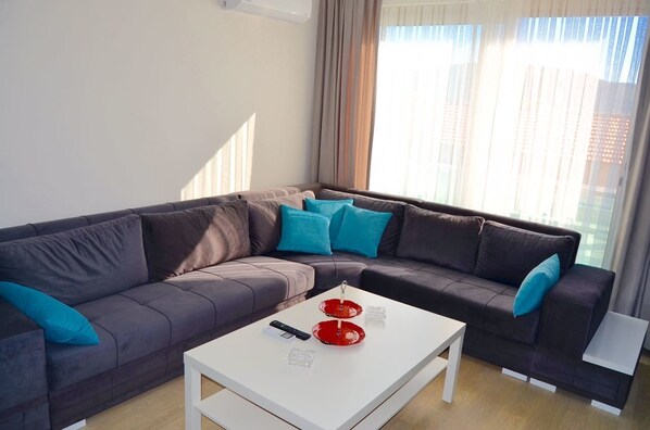 Apartment, 2 Bedrooms | Living room