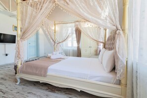 Deluxe Suite, 1 Bedroom | In-room safe, free WiFi - Alacati Roka Tas Otel (Cesme)