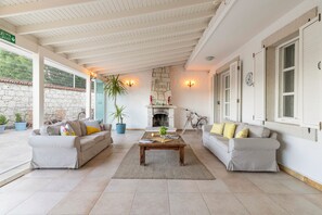 LCD TV, fireplace - Alacati Roka Tas Otel (Cesme)