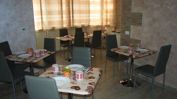 Tägliches inbegriffenes Frühstücksbuffet