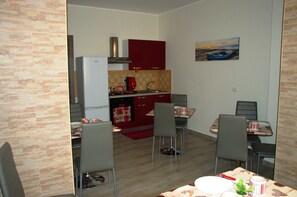 Free daily buffet breakfast