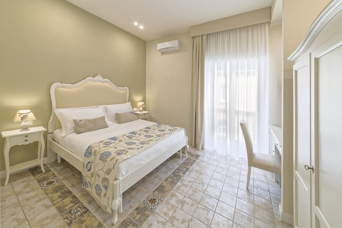 Classic Double Room | Premium bedding, minibar, in-room safe, desk