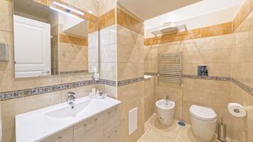 Economy Double Room | Bathroom
