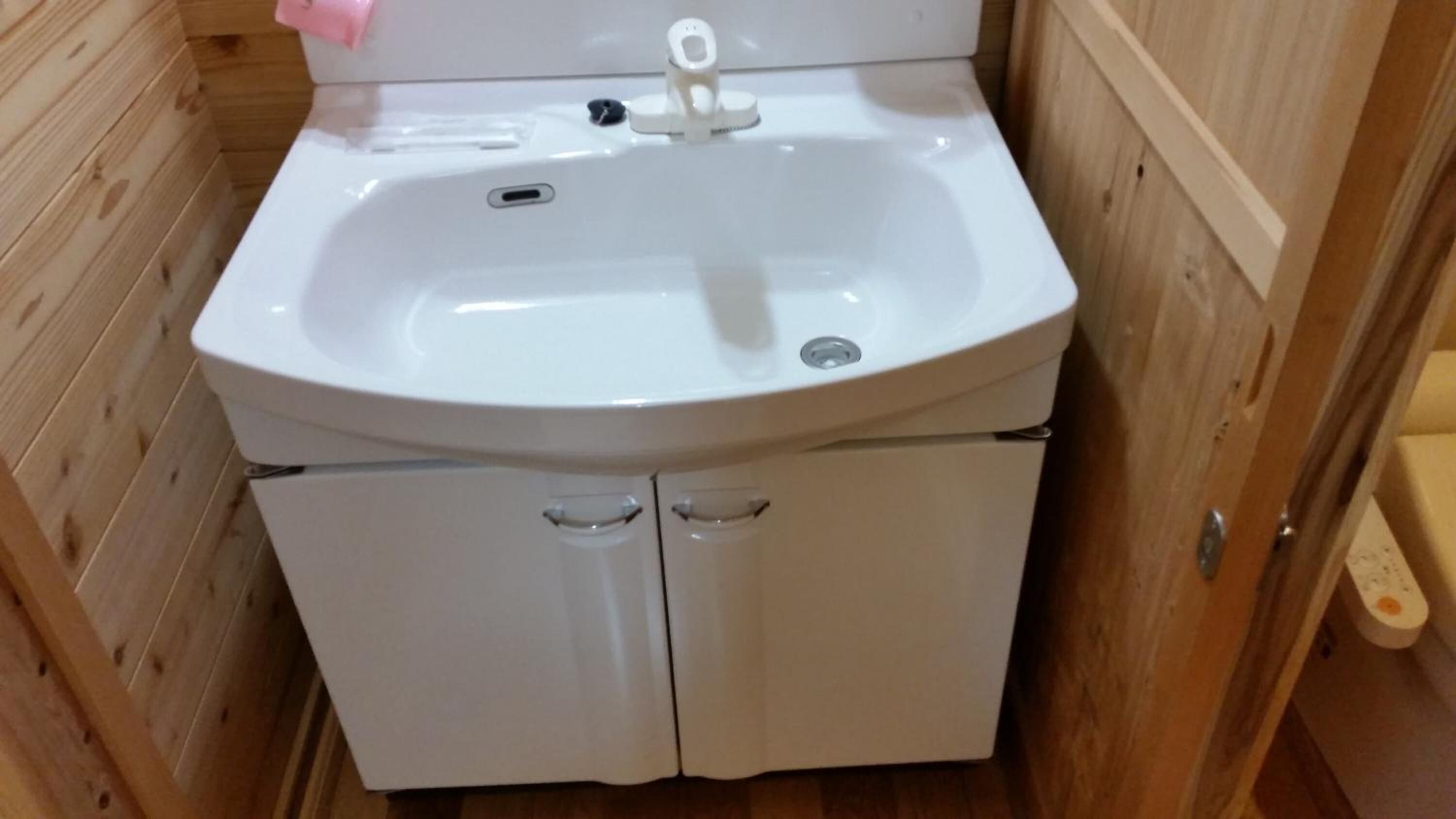 electronic bidet, towels