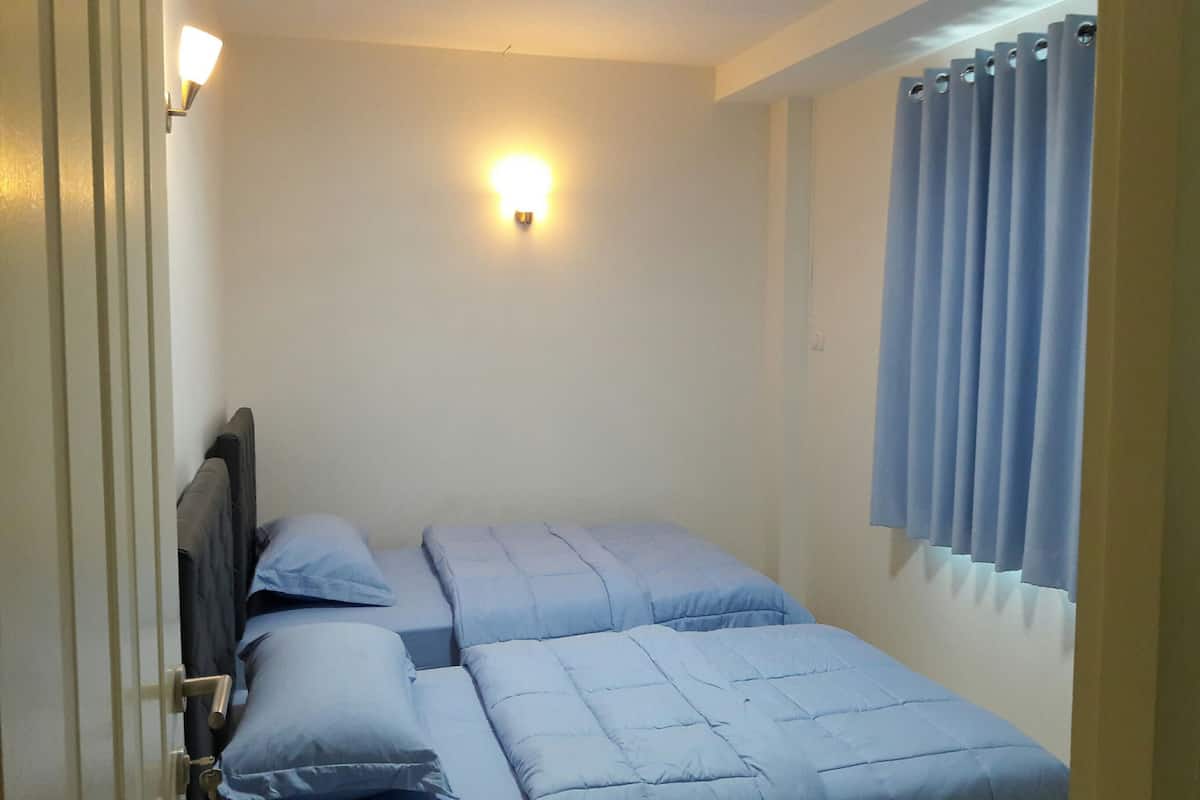 Twin Room with Shared Bathroom  | 무료 WiFi