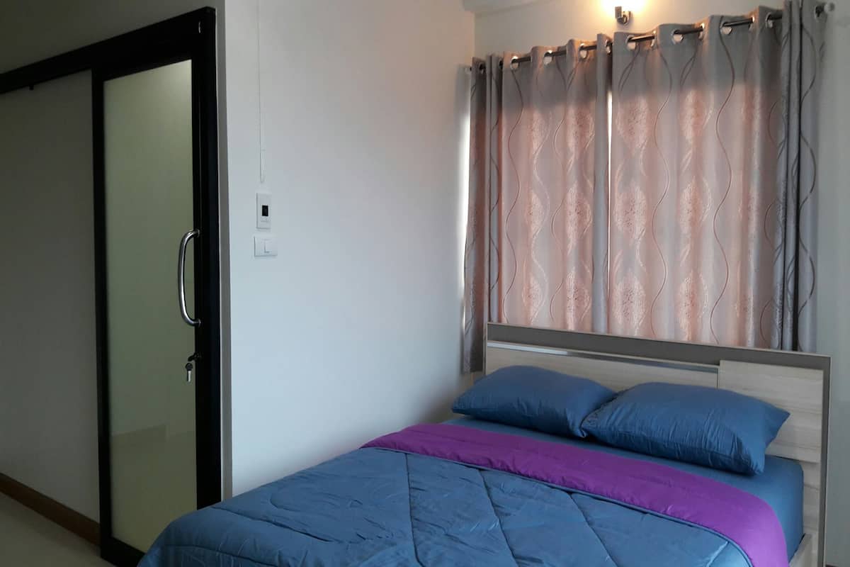 Deluxe Double Room with Private Bathroom