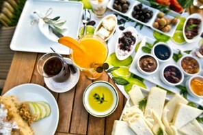 Free daily continental breakfast  - Casaoliva Hotel (Cesme)