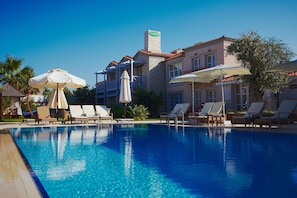 Outdoor pool, pool umbrellas, sun loungers