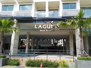 Property entrance - Laguna Beach Resort 2 By Homelicious Hospitality (Pattaya)