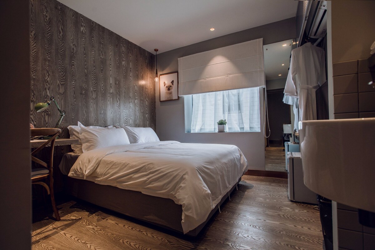 C3+ King Bed Room