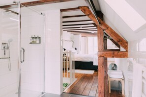 Luxury Double Room, 1 Queen Bed (9) | Premium bedding, minibar, iron/ironing board, free WiFi - Uylenhof Hotel ('s-Hertogenbosch)