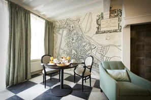 Luxury Double Room, 1 Queen Bed (3) | Premium bedding, minibar, iron/ironing board, free WiFi - Uylenhof Hotel ('s-Hertogenbosch)