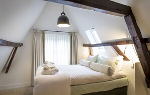 Luxury Double Room, 1 Queen Bed (5) | Premium bedding, minibar, iron/ironing board, free WiFi - Uylenhof Hotel ('s-Hertogenbosch)