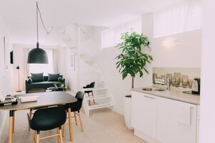 奢华双人房, 1 张大床 (9) | 高档床上用品、迷你吧、熨斗/熨板、免费 WiFi