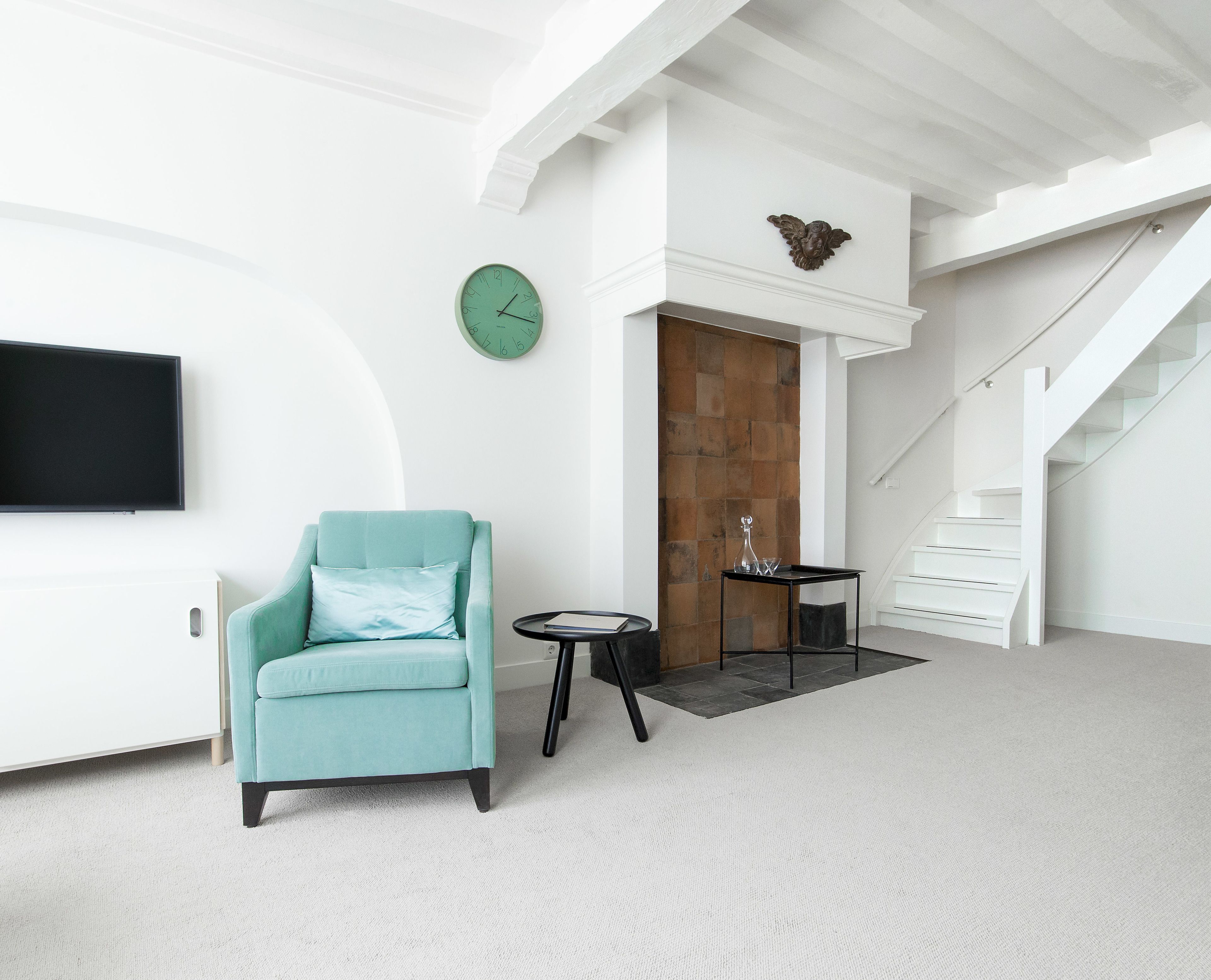 Luxe tweepersoonskamer, 1 queensize bed (5) | Woonruimte | Een flatscreentelevisie