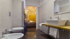 Standard Double Room | Bathroom
