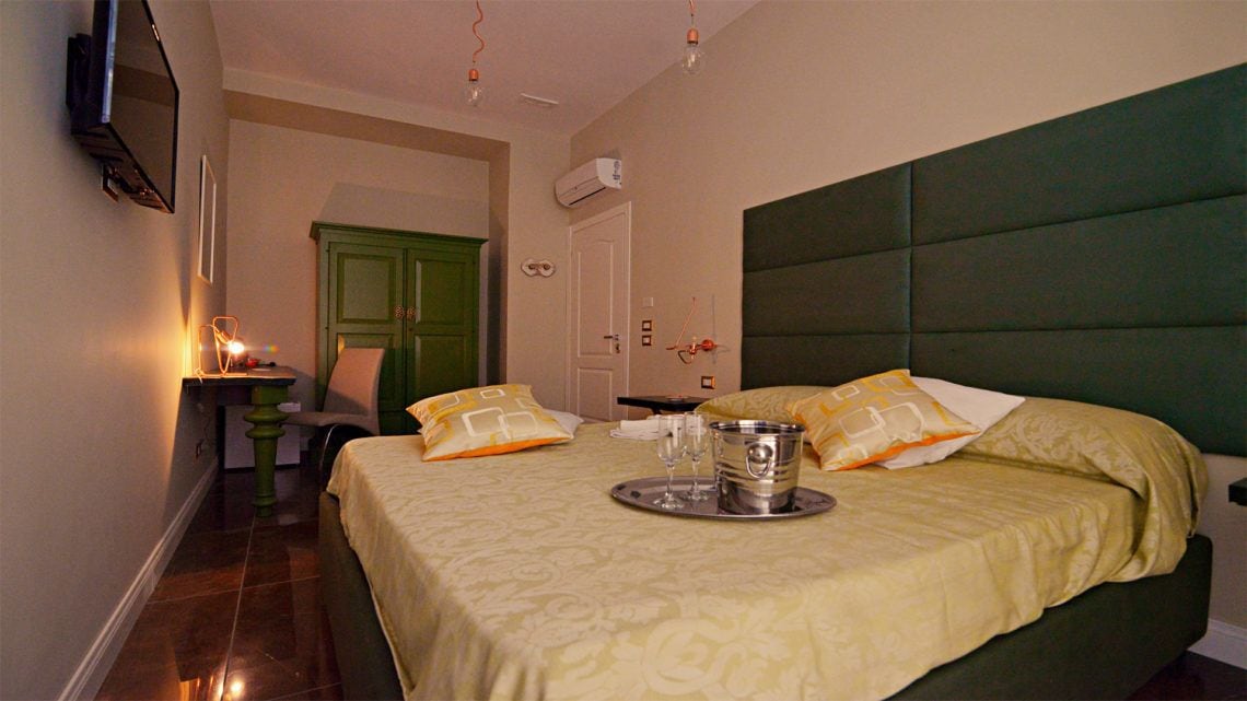 Ropa de cama de alta calidad y minibar 