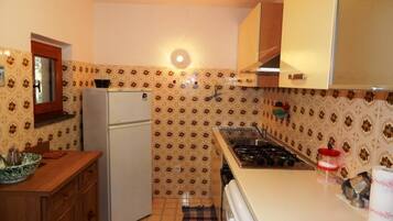 Apartment, 2 Bedrooms (Piedi nell'acqua 3) | Private kitchen | Full-size fridge, oven, stovetop, cookware/dishes/utensils